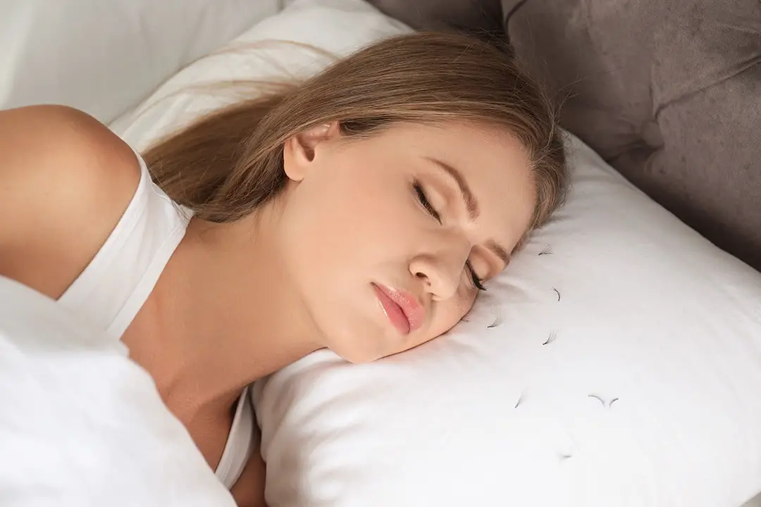 can-you-sleep-with-fake-eyelashes-on-up-on-beauty