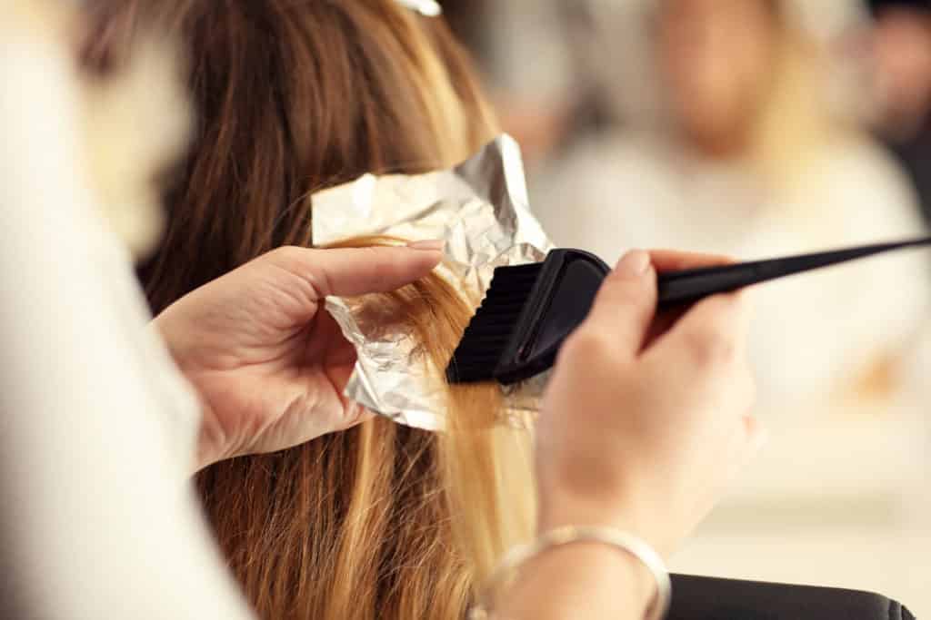 Common mistakes when bleaching your hair at home Skipping strand testing