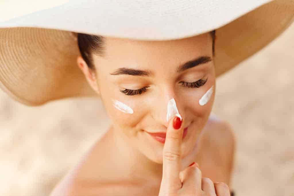 Don’t miss out on sunscreen  to remove dark circles and under eyes bags
