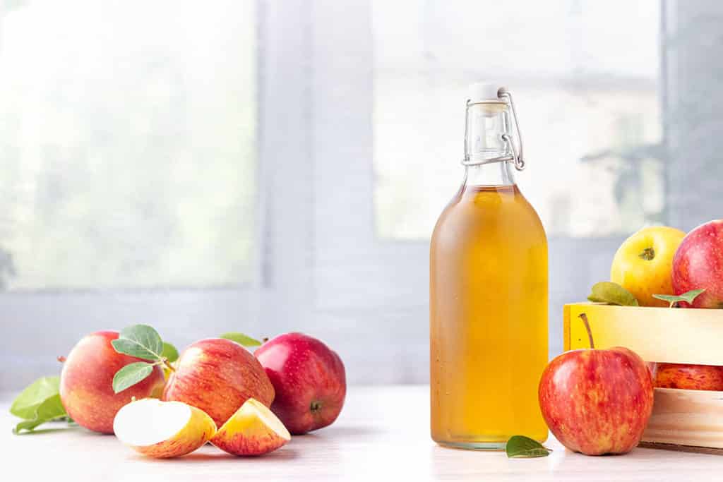 Apple cider vinegar DIY scrub to detox your scalp